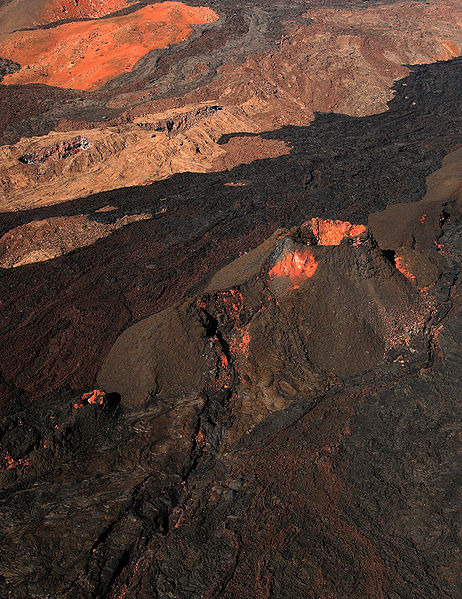 462px-Mauna_Loa_from_the_air.jpg